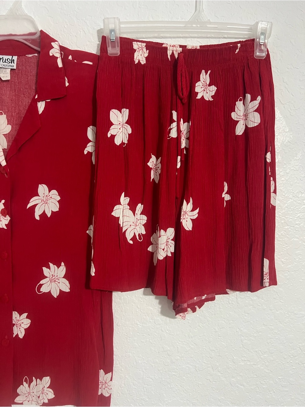 California Krush Red Floral Two Piece Short /Shirt Set Small Short Sleeve #781 - Picture 3 of 7